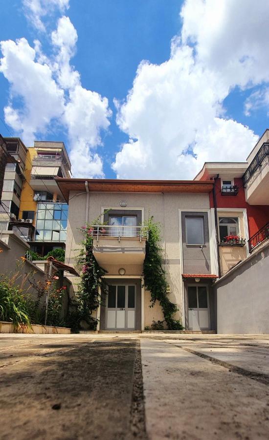 A Cheerful Villa With Free Parking Space Tiranë Luaran gambar